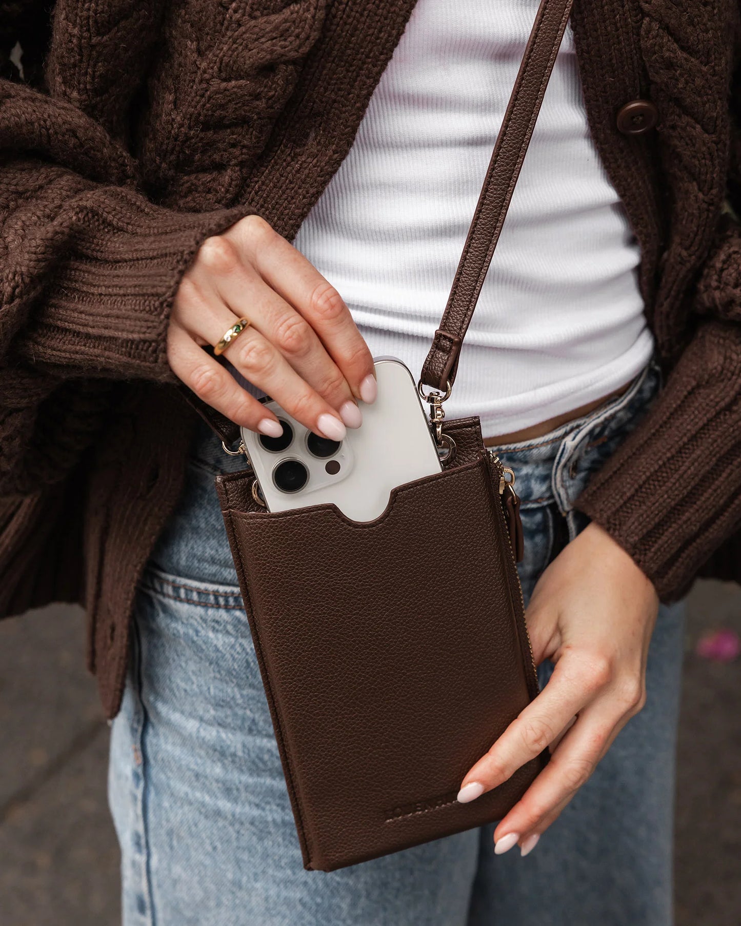 Behind The Trees - Brown leather wallet with phone pocket and detachable strap on a light gray background - Louenhide - Suki Phone Bag - Chocolate