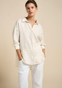 Behind The Trees - Woman wearing a light-colored shirt and pants against a beige background - Little Lies - Boyfriend Linen Shirt - Natural