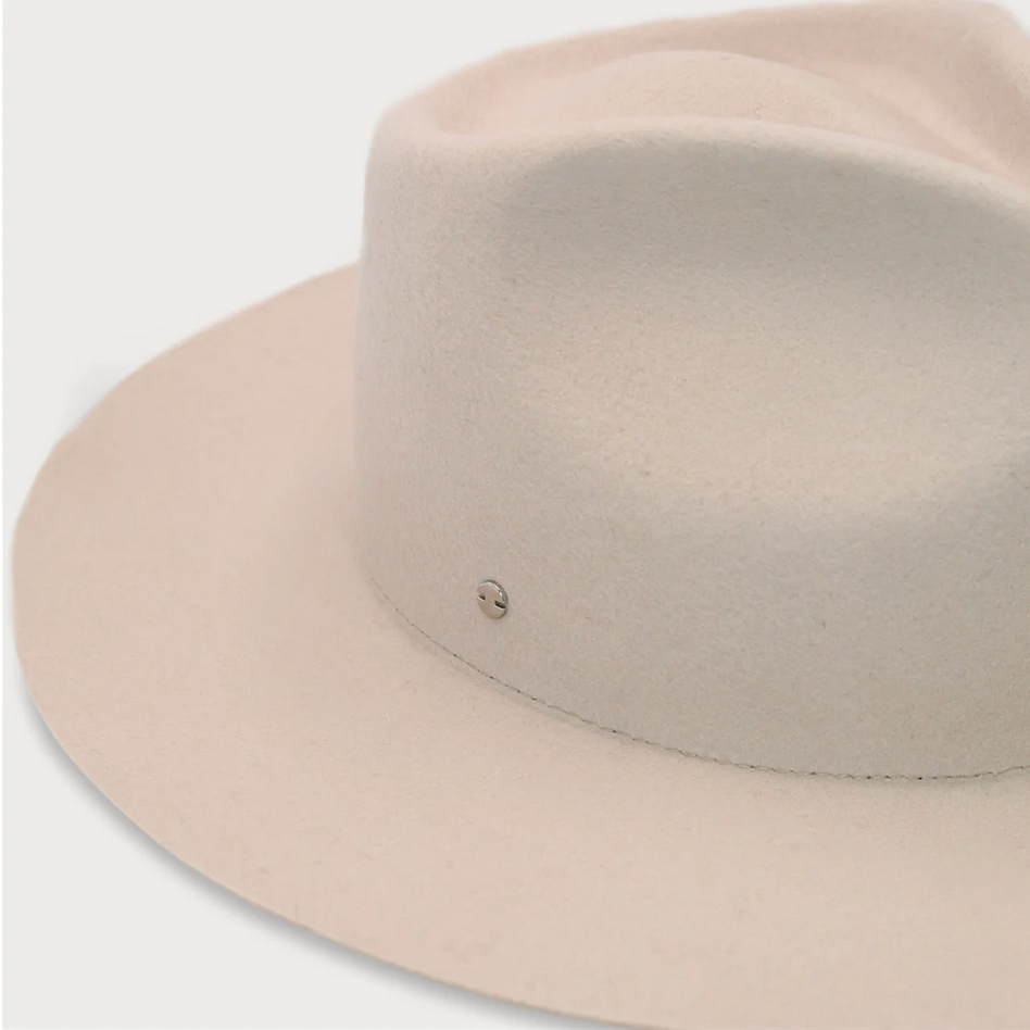 Ace Of Something - Amie Fedora - Beige