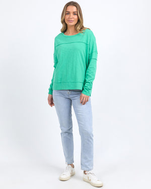 Behind The Trees - Foxwood - &nbsp;Jayne Throw On Top - Ivy Green - casual every day top - 100% cotton long sleeve t shirt - 